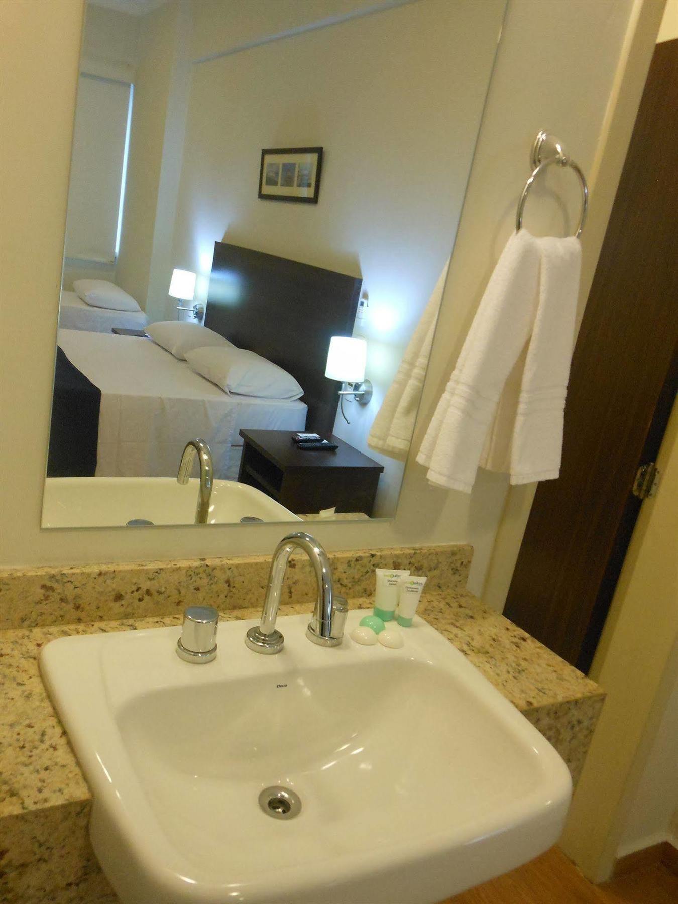 Oyo Ecosuites Hotel Nin Ngoại thất bức ảnh